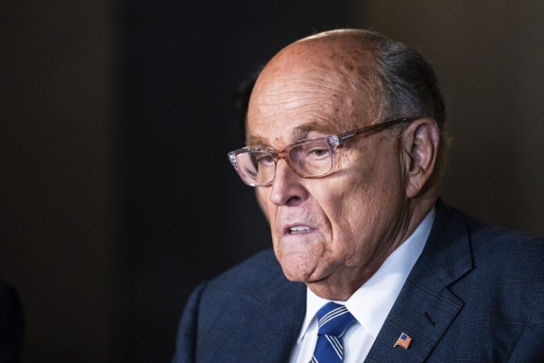 Giuliani has to pay Attys $ 1.4 million after a missing invoices